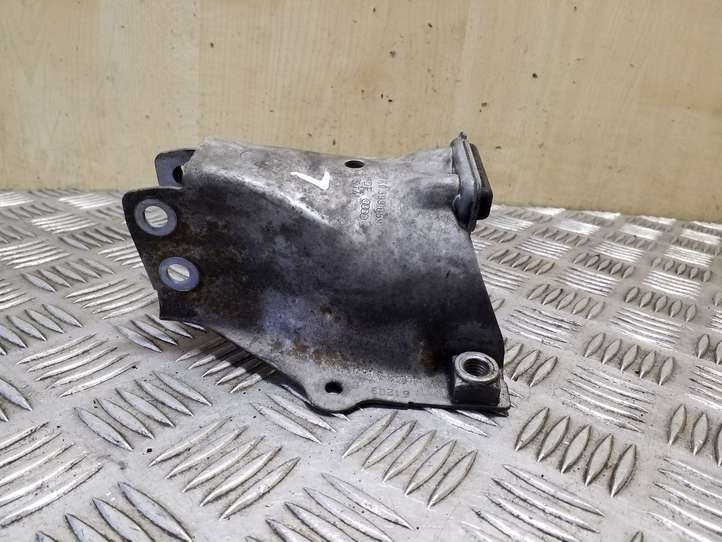 Audi Q5 (2008 - 2012)  8K0399059 Другая деталь отсека двигателя