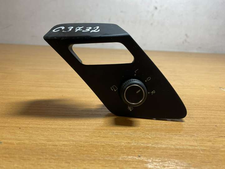 Volkswagen Golf VII (2013 - 2019)  5G0959565 Кнопка крюка в багажнике