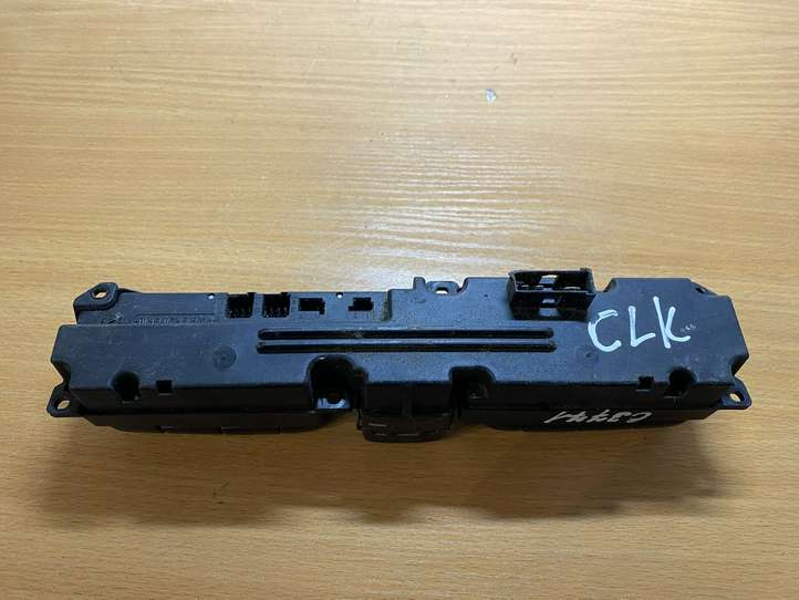 Mercedes-Benz C W203 (2000 - 2007)  2038216758 Кнопка крюка в багажнике