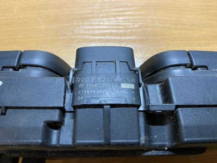 Mercedes-Benz C W203 (2000 - 2007)  2038216758 Кнопка крюка в багажнике