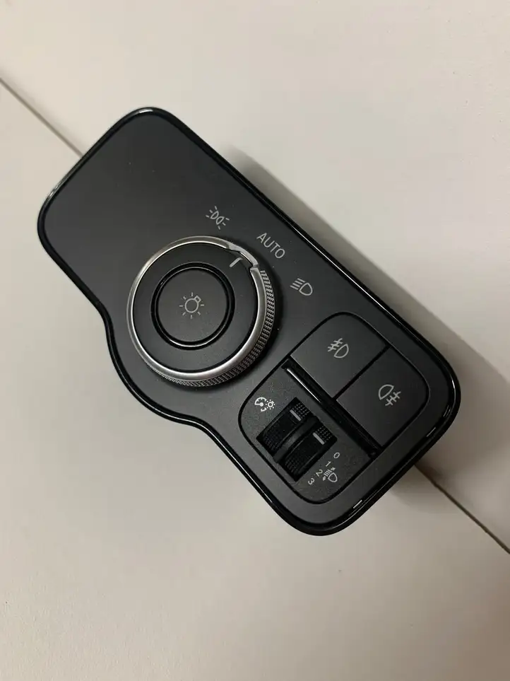 Mercedes-Benz Sprinter W907 W910 (2018 - ) A9079050005 Включатель фонарей — фото 1