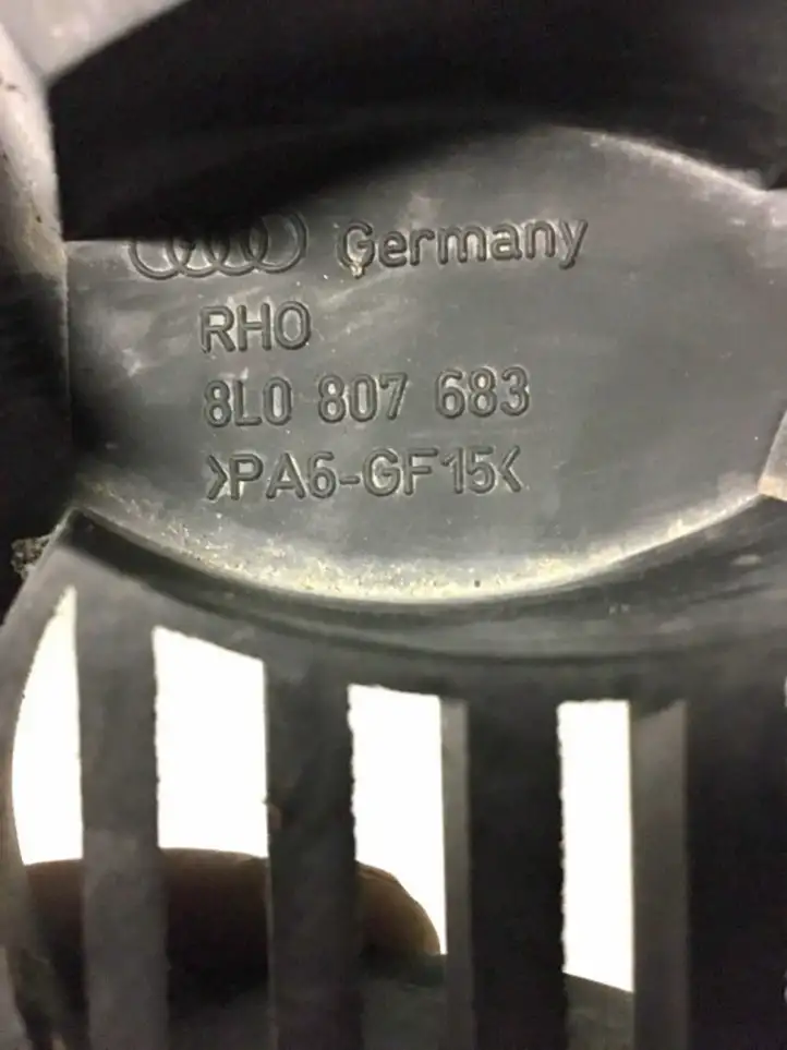 Audi A3/S3 8L (2000 - 2003) 8L0807683 Передняя решетка — фото 3