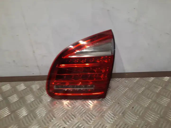 Porsche Cayenne (92A) (2011 - 2017) 7P5945094L Задний фонарь в крышке багажника — фото 1