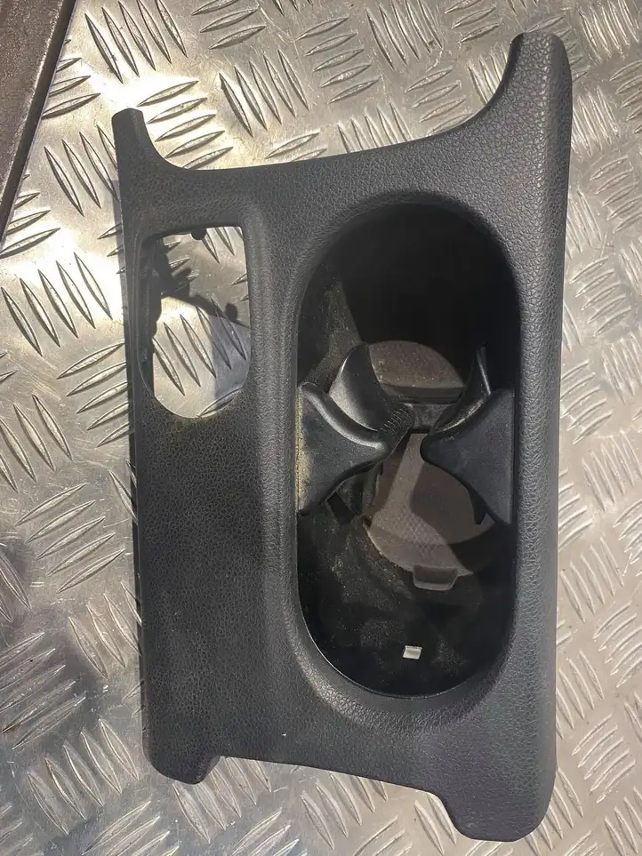Mercedes-Benz CLA C117,X117,W117 (2013 - 2019) A1766801610 Подстаканник — фото 1