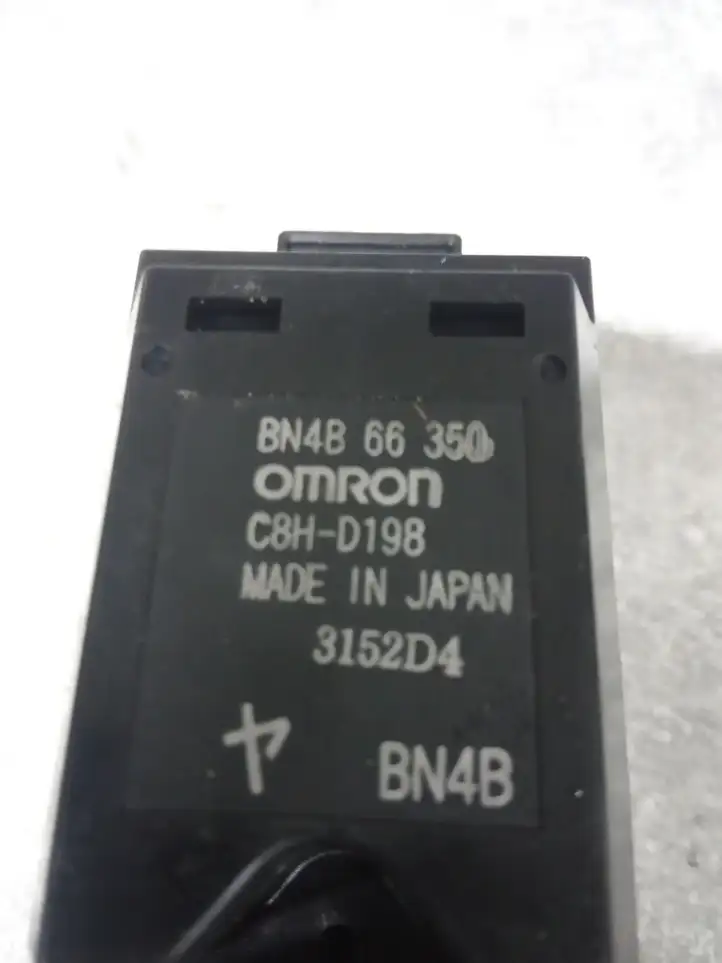 Mazda 323 F (2001 - 2003) C8HD198 Кнопка стеклоподъемников — фото 3