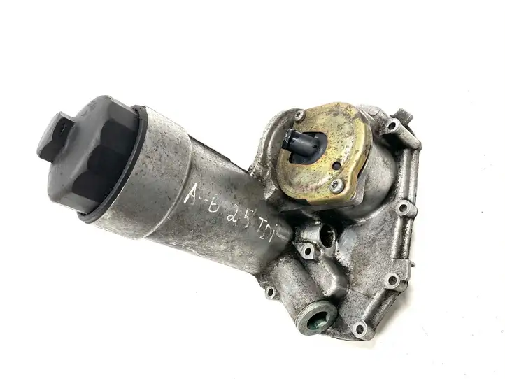 Audi A6 S6 C5 4B (2001 - 2004) 059115405G Кронштейн масляного фильтра — фото 1