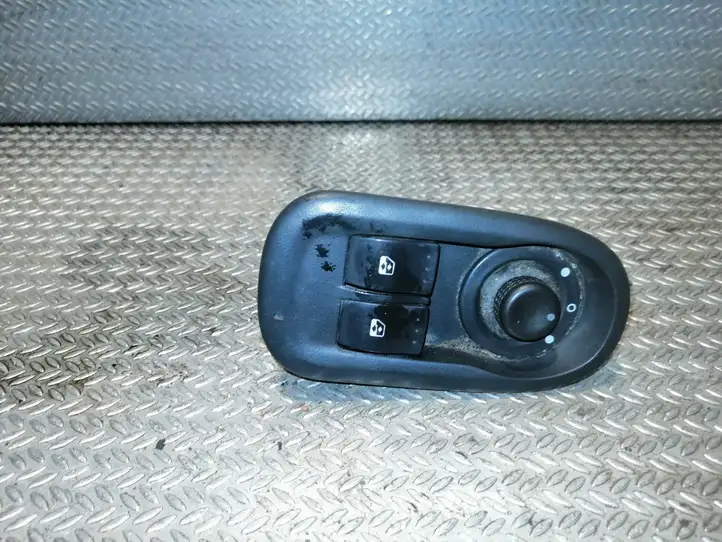 Renault Master III (2010 - ) 8200637849 Кнопка стеклоподъемников — фото 1