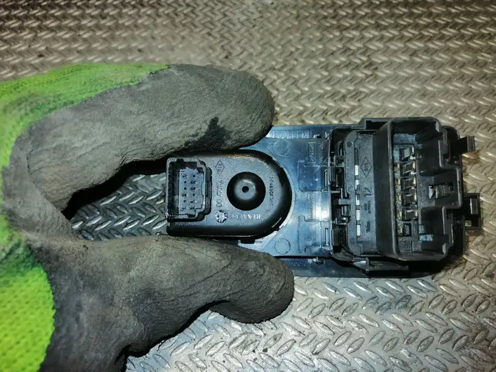 Renault Master III (2010 - ) 8200637849 Кнопка стеклоподъемников — фото 3