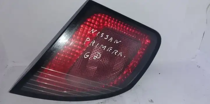 Nissan Primera (2001 - 2008) Задний фонарь в крышке багажника — фото 1