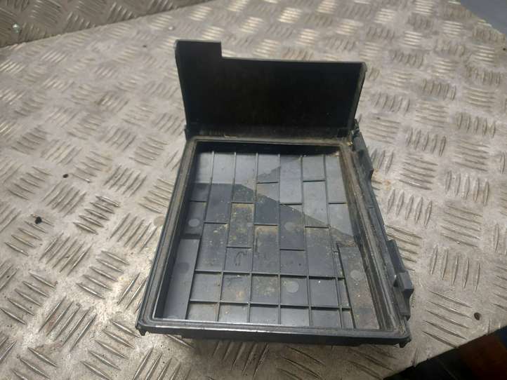 Audi A3/S3 8P (2008 - 2013)  1K0937132F Крышка ящика предохранителей
