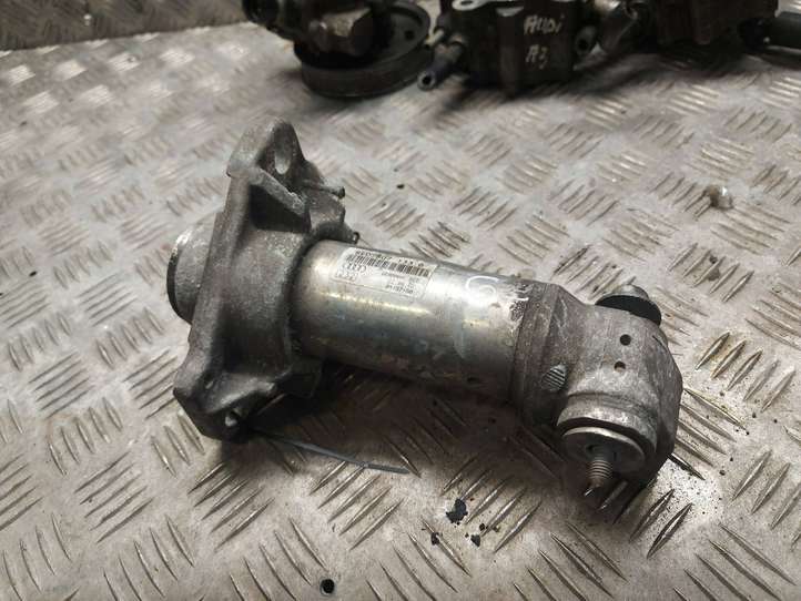 Audi A4 (2004 - 2009)  8E0807133B Передний aмортизатор бампера