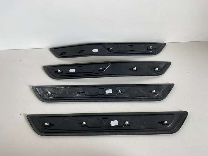 BMW 7 F01 F02 F03 F04 (2008 - 2016)  8046289 Комплект обшивки порога (внутренний)