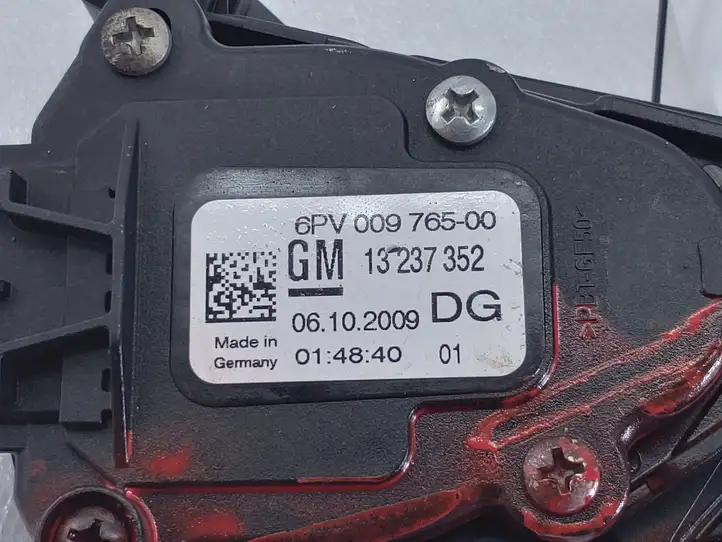Opel Insignia A (2008 - 2017) 13237352 Педаль акселератора — фото 4