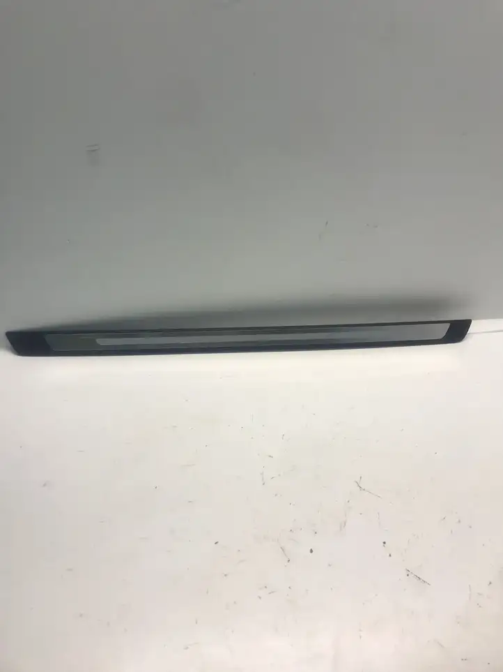 Audi A5 (2016 - ) 8W6853374 Внутренняя отделка переднего порога — фото 1