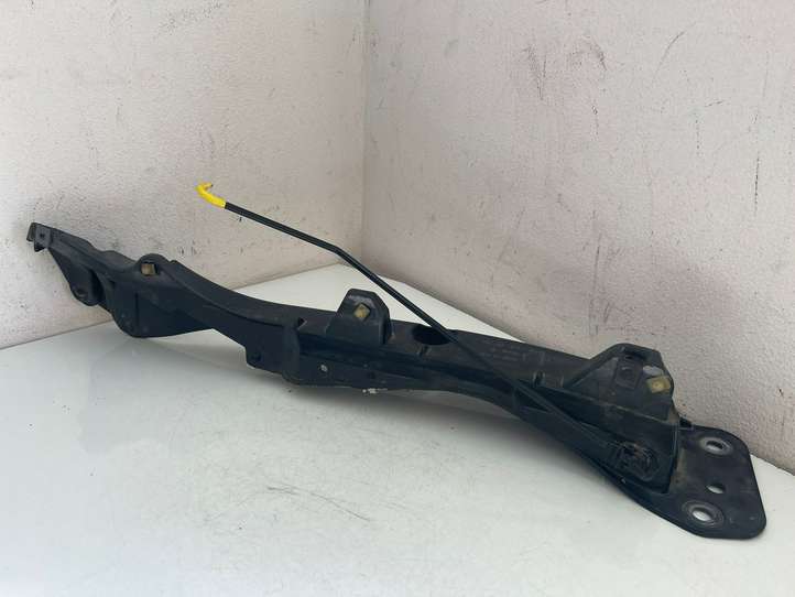 Renault Clio III (2005 - 2012)  8200314930 Держатель крыла
