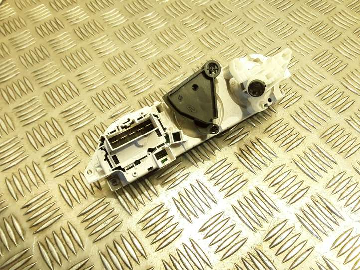 Ford Focus (2005 - 2008)  69607003 Блок управления кондиционера воздуха / климата/ печки (в салоне)