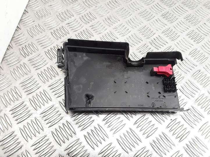 Ford Focus (2005 - 2008)  318789914 Крышка ящика предохранителей