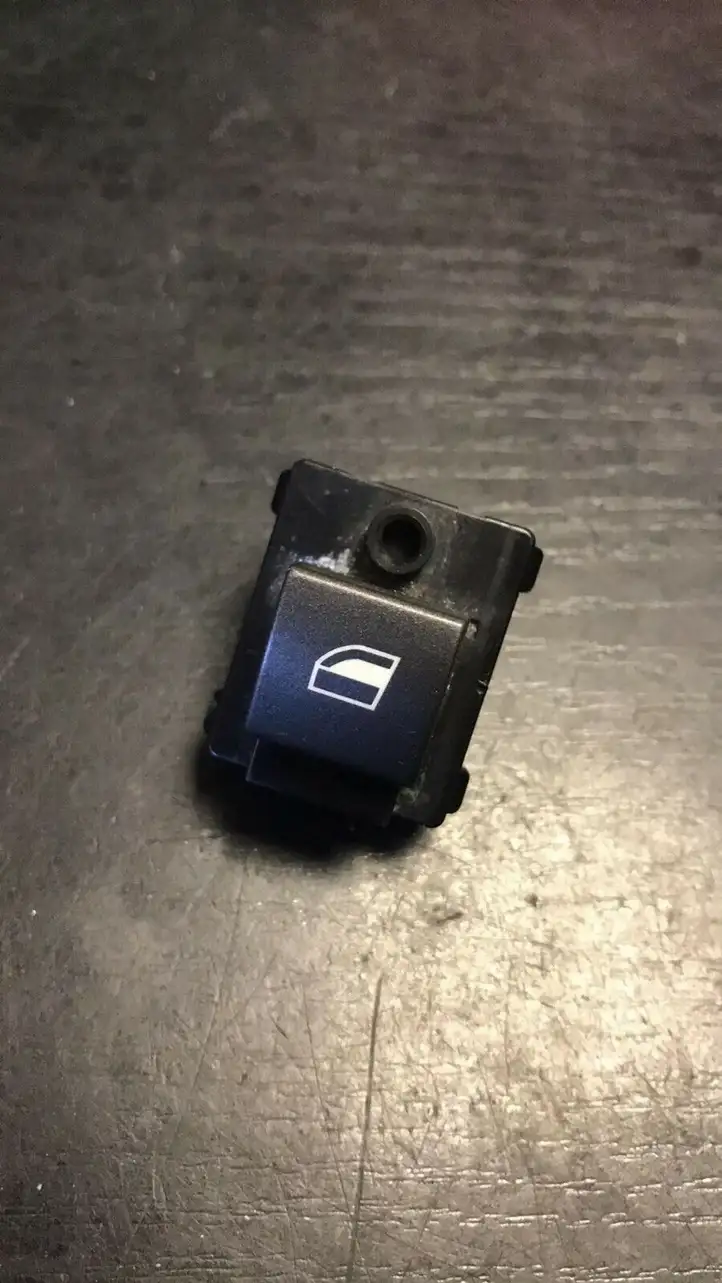 BMW 7 E65 E66 (2001 - 2008) 8379597 Кнопка стеклоподъемников — фото 1