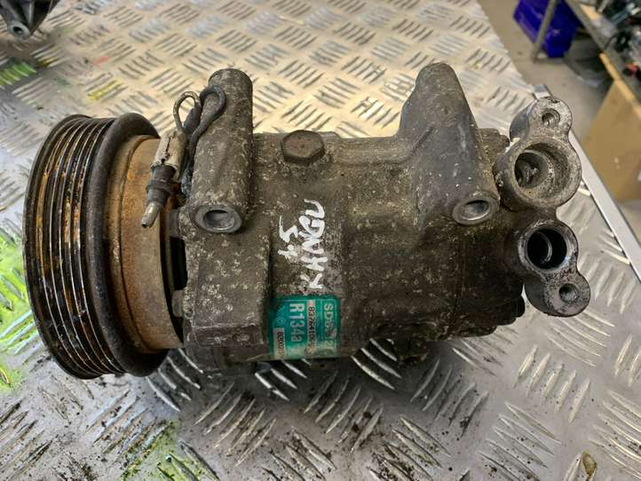 Renault Clio II (2001 - 2005)  8200315744 Компрессор (насос) кондиционера воздуха