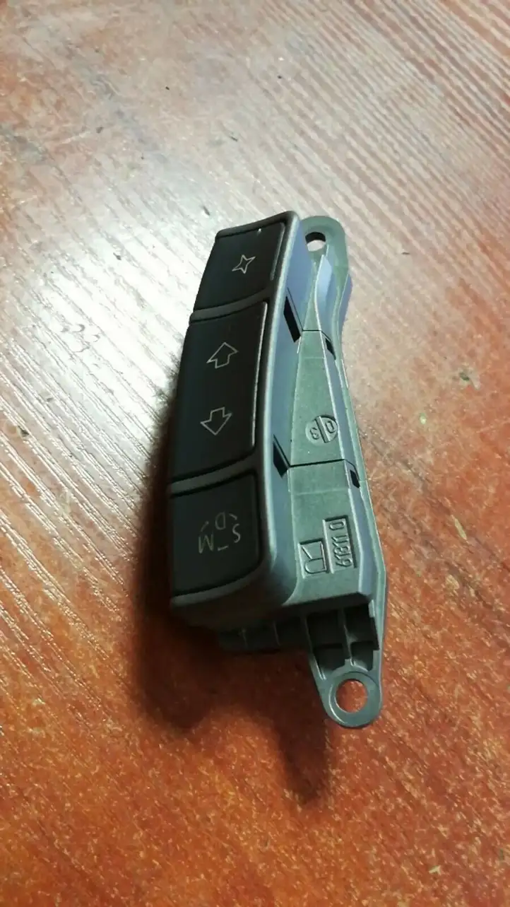 BMW 7 E65 E66 (2001 - 2008) 6911586 Кнопки на рулевом колесе — фото 1