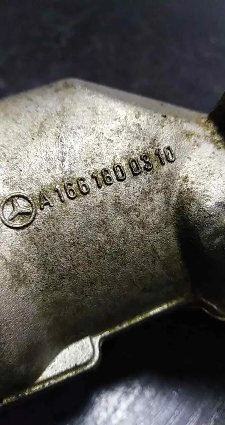 Mercedes-Benz A W168 (1997 - 2004) A1661800310 Кронштейн масляного фильтра — фото 4