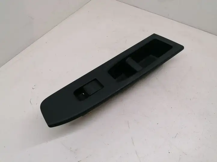 Toyota Yaris (2014 - 2019) 742310D700 Блок кнопок стеклоподъемников — фото 3