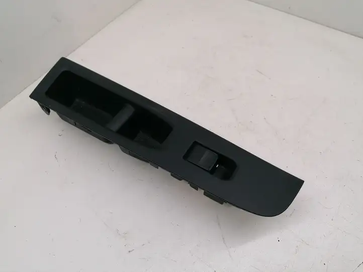 Toyota Yaris (2014 - 2019) 742310D700 Блок кнопок стеклоподъемников — фото 4