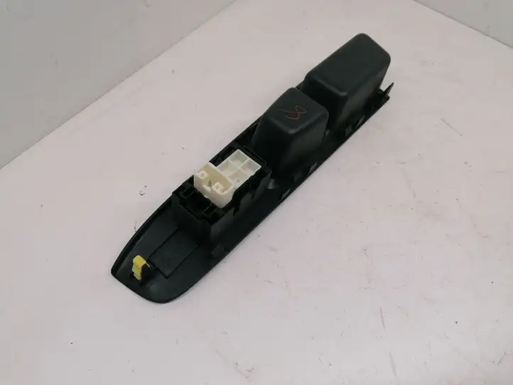 Toyota Yaris (2014 - 2019) 742310D700 Блок кнопок стеклоподъемников — фото 5