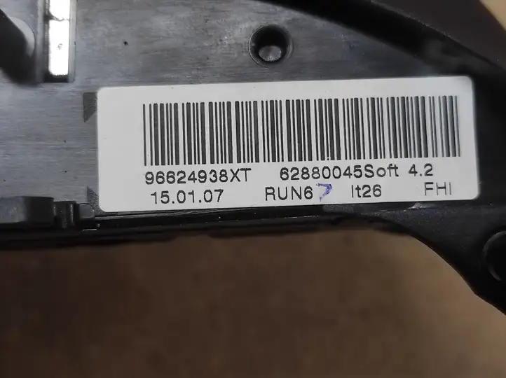 Citroen C4 I Picasso (2006 - 2013) 96624938XT Кнопки на рулевом колесе — фото 3