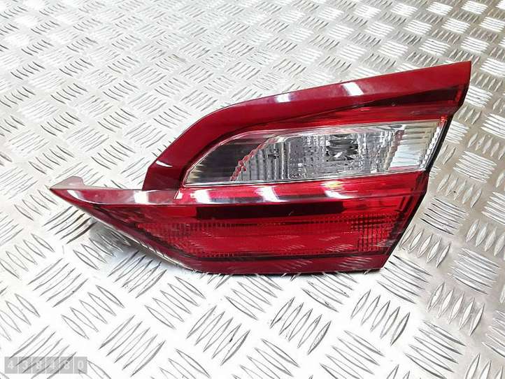 Ford Fiesta (2017 - )  H1BB13A602AH Задний фонарь в крышке багажника
