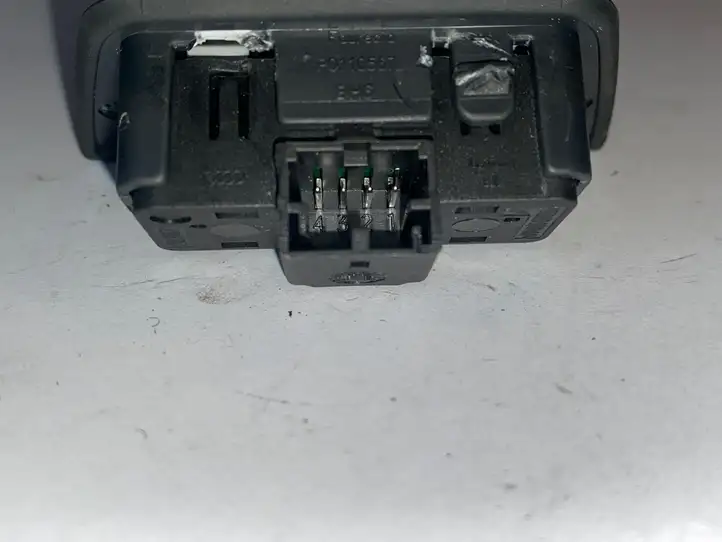 Audi Q7 4L (2009 - 2015) 4L0959831 Кнопка открытия задней двери — фото 3