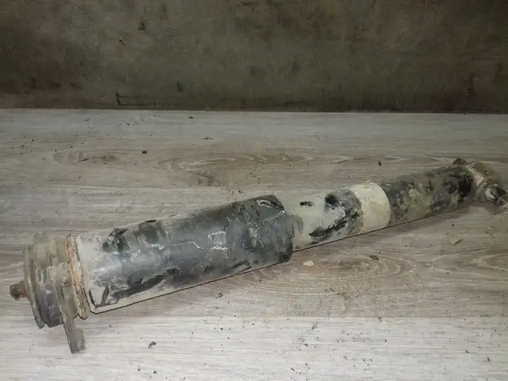Volvo V70 (2000 - 2004) Задний aмортизатор — фото 1