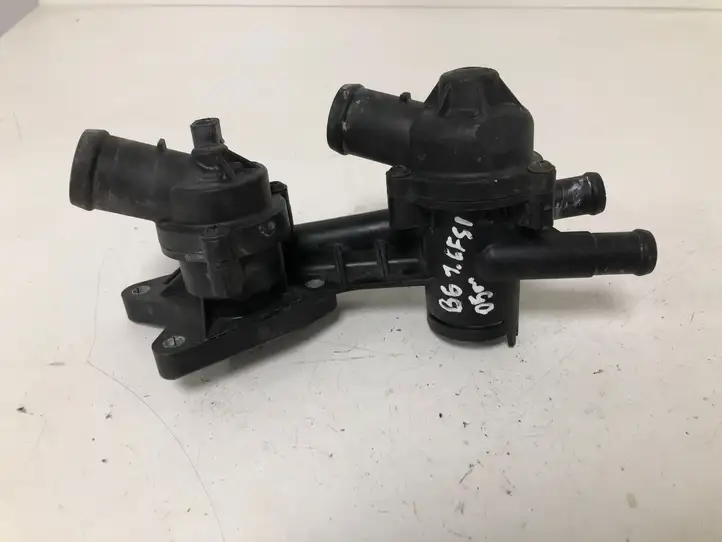 Volkswagen PASSAT B6 (2005 - 2010) 03C121026M Термостат — фото 1
