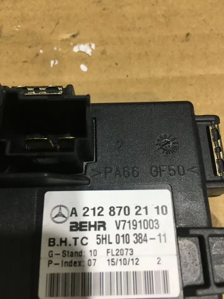 Mercedes-Benz C W204 (2007 - 2014) A2128702110 Реле вентилятора печки салона — фото 2