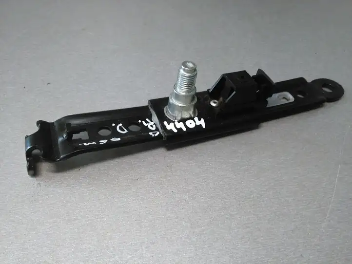 Toyota Corolla Verso AR10 (2004 - 2009) D526001 Регулятор ремня безопасности — фото 1