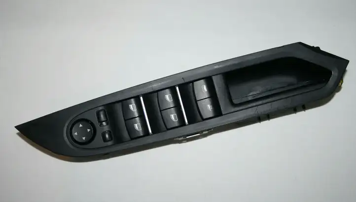 BMW 6 F12 F13 (2010 - 2018) 9253182 Блок кнопок стеклоподъемников — фото 1