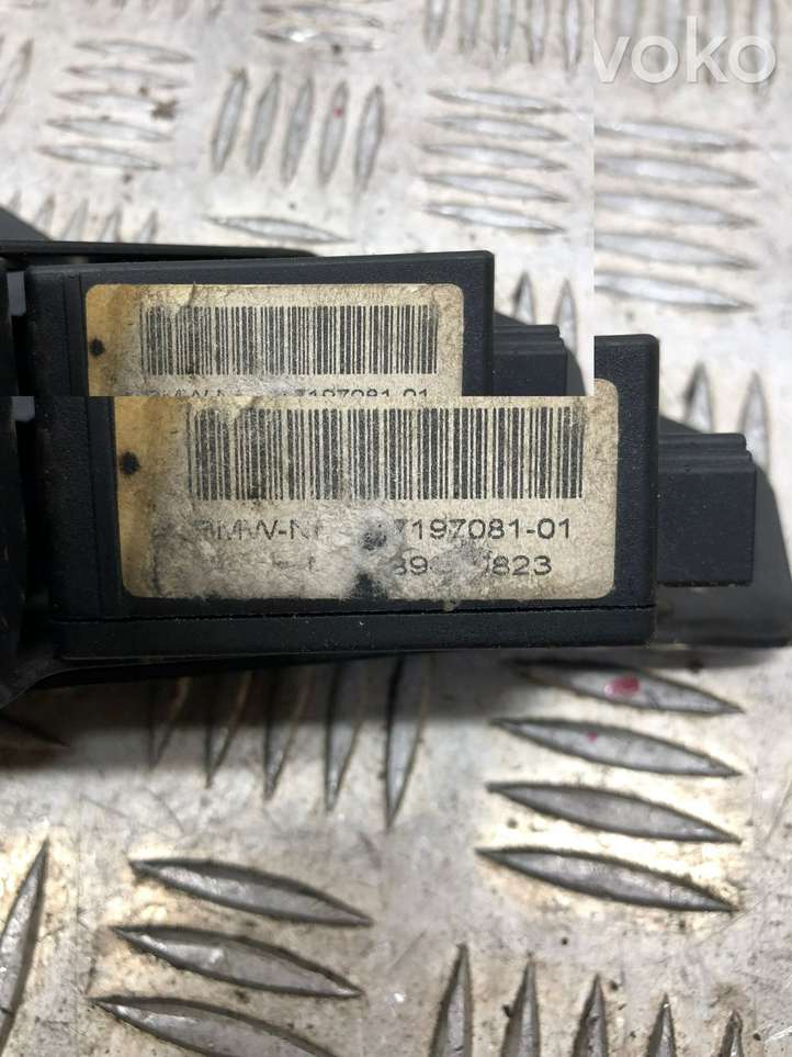 BMW 5 E60 E61 (2004 - 2010)  719708101 Замок задней крышки