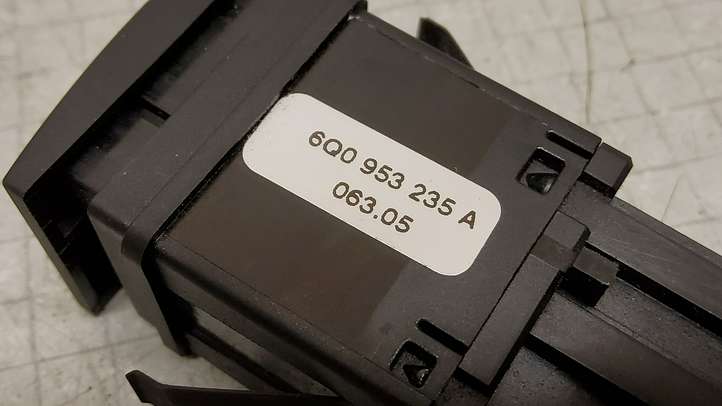 Volkswagen Polo (2005 - 2009)  6Q0953235A Включатель аварийных фонарей