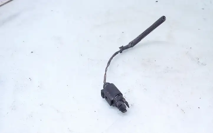 Volkswagen Golf V (2003 - 2009)  8Z0820535 Датчик наружной температуры