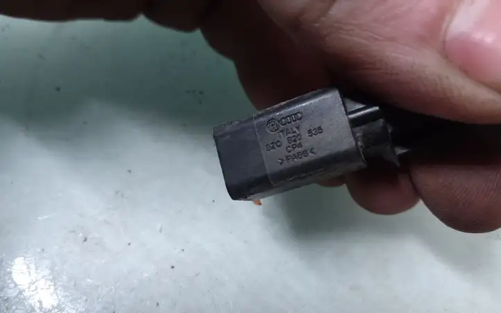 Volkswagen Golf V (2003 - 2009)  8Z0820535 Датчик наружной температуры