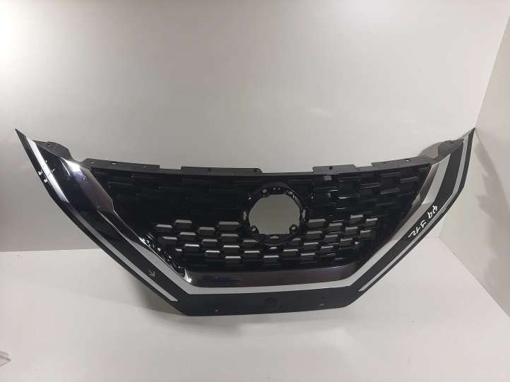 623106UAAA Nissan Qashqai J12 Grotelės viršutinės