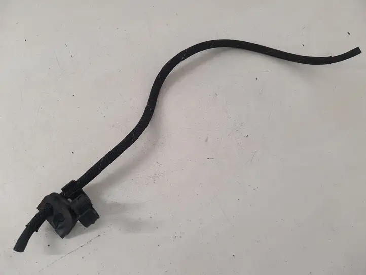 BMW 3 E90 E91 (2005 - 2012)   Топливная трубка (трубки)