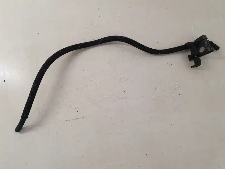 BMW 3 E90 E91 (2005 - 2012)   Топливная трубка (трубки)