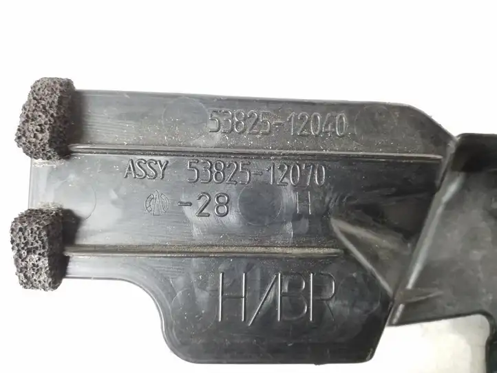 Toyota Auris 150 (2006 - 2012)  53825-12040 Накладка замка капота