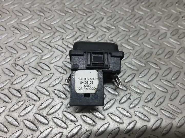Audi A3/S3 8L (1996 - 2000) 8P0907539 Датчик света — фото 3