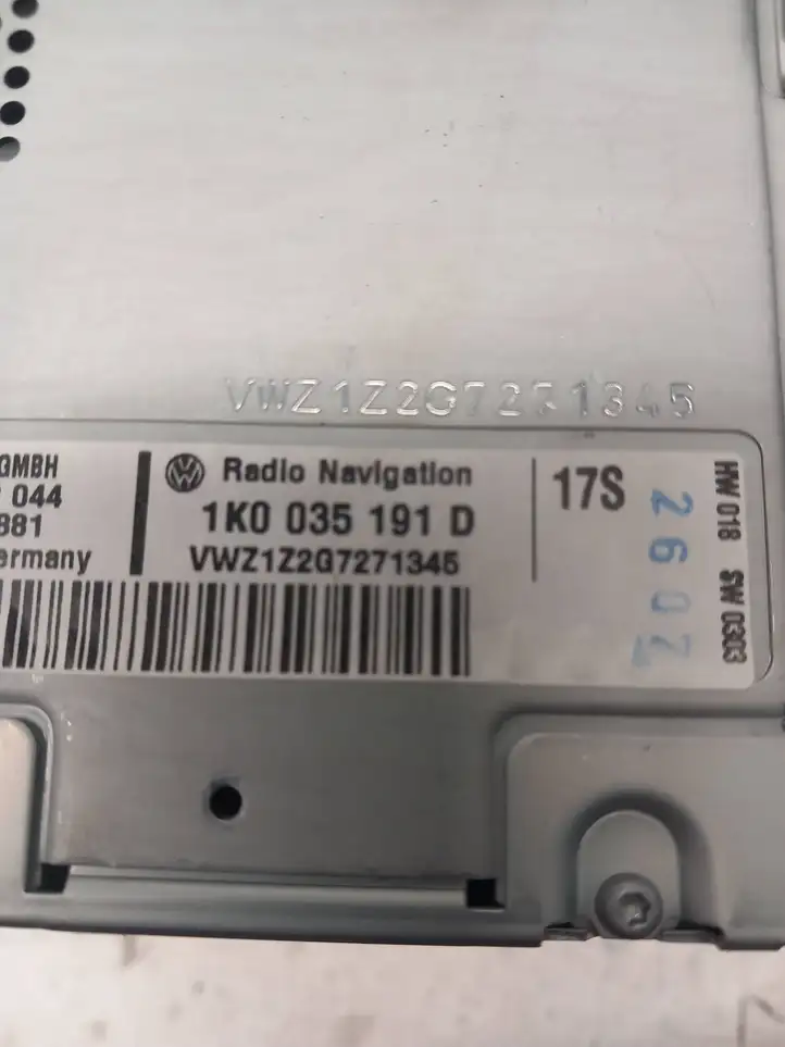 Volkswagen PASSAT B6 (2005 - 2010) 1K0035191D Магнитола / мультимедийная система — фото 4