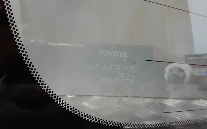 Toyota Land Cruiser (J150) (2009 - ) Заднее боковое стекло — фото 2