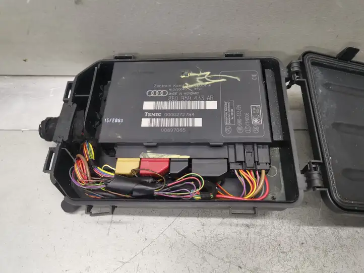 Audi A4 S4 B6 8E 8H (2000 - 2006) 8E0959433AR Модуль комфорта — фото 3