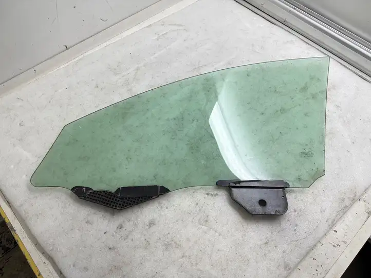 Tesla Model Y (2019 - 2024) E000214 Стекло передней двери — фото 3
