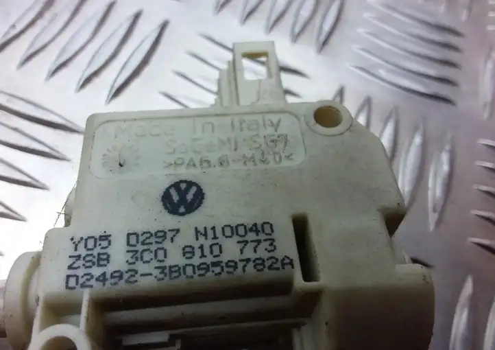 Volkswagen PASSAT B6 (2005 - 2010) 3C0810773 Замок крышки топливного бака — фото 5